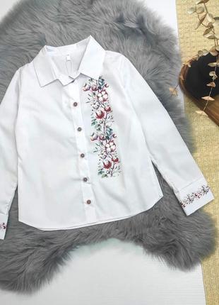 Стильная рубашка с накатом вышивки