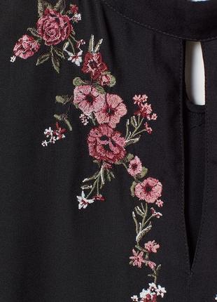 Черное платье с вышивкой (цветы)4 фото