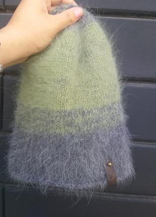Сіро-зелена пухнаста біні з ангори