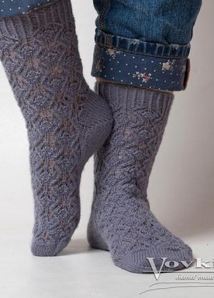 Теплые носки спицами из шерстяной пряжи, ажурные, мягкие, серые5 фото