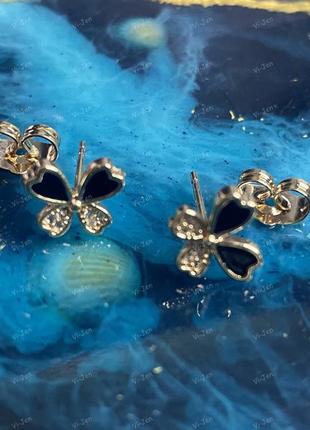 Женские серьги-пусеты гвозики с черной эмалью позолотой 18к xuping с камнями бабочки8 фото