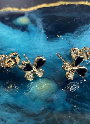 Женские серьги-пусеты гвозики с черной эмалью позолотой 18к xuping с камнями бабочки1 фото