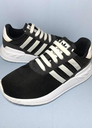 Кросівки adidas