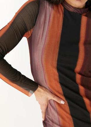 Стильна сукня з абстрактним візерунком та круглою горловиною, коричнева, 100% поліестер4 фото