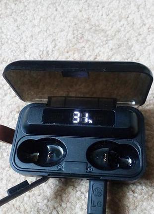 Кейс-зарядка powerbank к наушникам