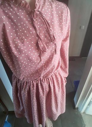 Нежное платье в горошек8 фото