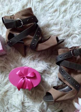 Босоножки ботильоны