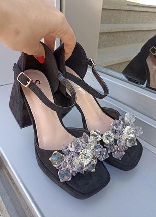 Босоніжки жіночі