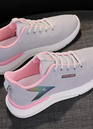 Женские спортивные кроссовки 38