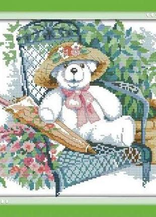 Набор для вышивания по нанесённой на канву схеме "the elegant little white bear".aida 14ct printed , 32*31 см