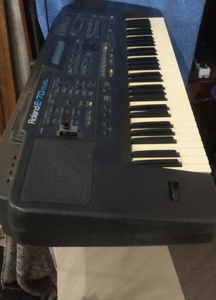 Roland e-70 синтезатор