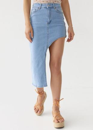 Джинсова спідниця з асиметрією, колір: блакитний