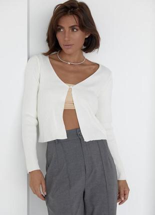 Жіночий кардиган у рубчик на ґудзику, колір: молочний