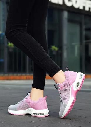 Женские спортивные перфорированные кроссовки розовые 38