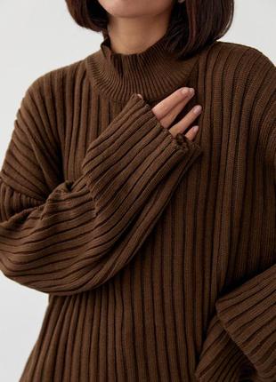 Жіночий в'язаний светр oversize в рубчик, колір: темно-коричневий4 фото