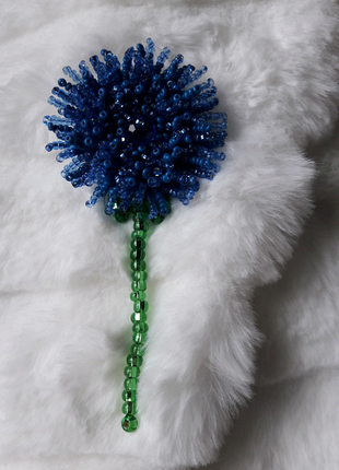 Брошка ,, волошка" з бісеру.