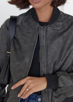 Женская куртка-бомбер в винтажном стиле - черный цвет,4 фото