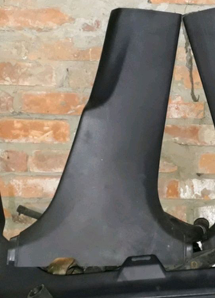 Пластикова накладка нижня середніх стійок toyota corolla 150