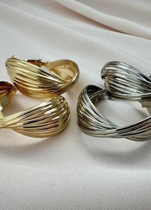 Широкие витые сережки-кольца металические золотистые5 фото