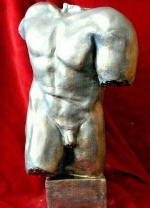 Чоловічий торс чоловіче скульптурне тіло, гарна скульптура1 фото