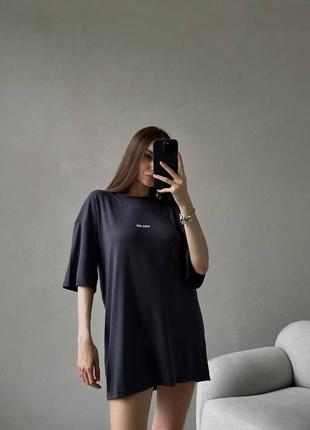 Трендова жіноча футболка оверсайз