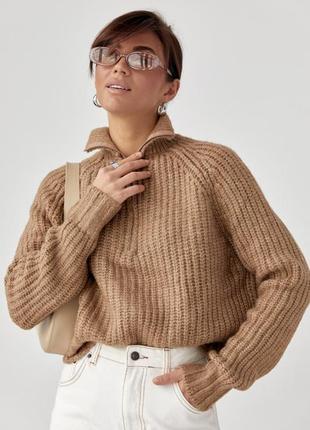 Женский вязаный свитер oversize с воротником на молнии, цвет: светло-коричневый9 фото