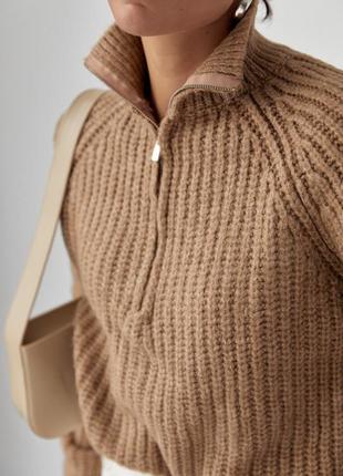 Женский вязаный свитер oversize с воротником на молнии, цвет: светло-коричневый4 фото