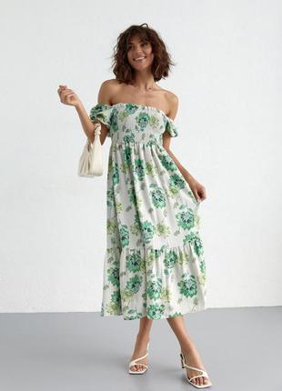 Летнее платье в цветочный узор с открытыми плечами, цвет: зеленый
