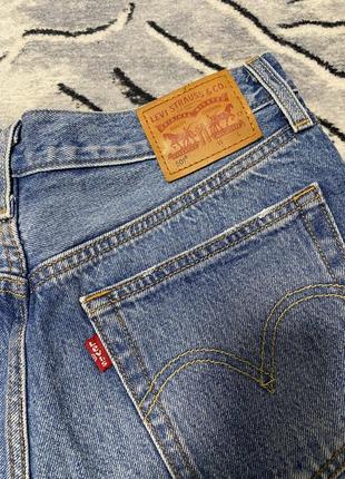 Жіночі шорти levi’s 5013 фото