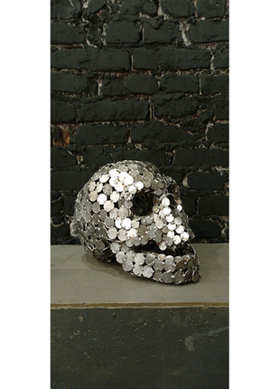 Скульптура череп з металу монет. сталевий череп з монет8 фото