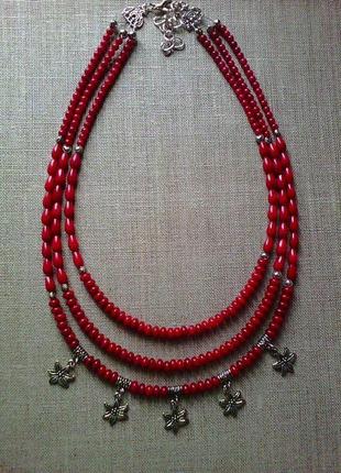 Ожерелье из натурального красного коралла с подвесками в три ряда