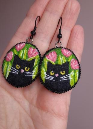 Сережки з вишивкою/вишиті сережки з котами і квітами4 фото