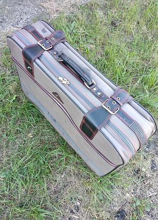 Чемодан дорожный вместительный. валіза. сумки.
