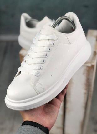 Взуття маквин білі