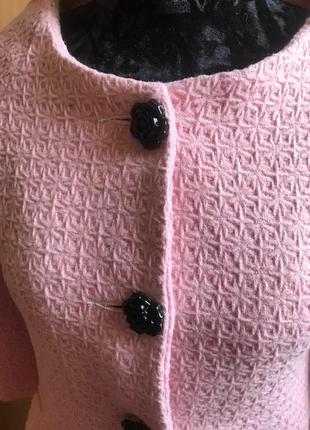 Пальто розовое