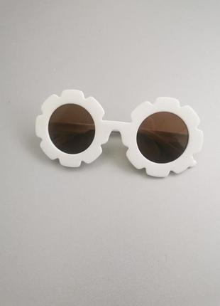 Дитячі сонячні окуляри квіточкою модні білі