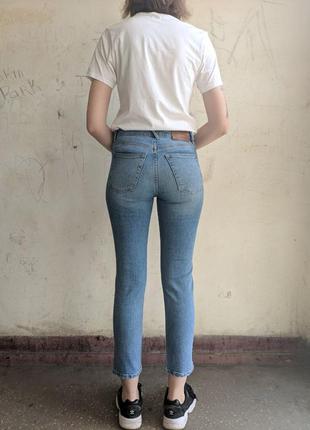 Плотные укороченные голубые джинсы pull and bear, базовые джинсы с плотного коттона4 фото