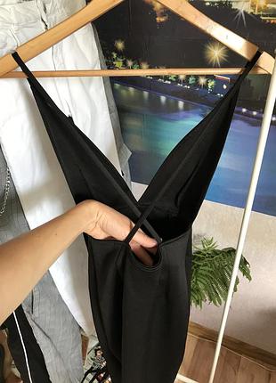 Платье по фигуре с открытой спиной