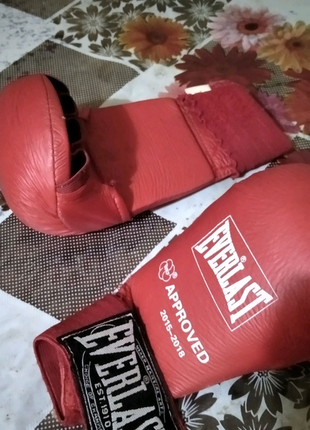 Продам рукавички everlast 100 грн1 фото