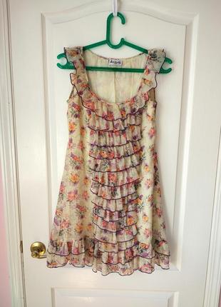 Шифоновое платье с рюшами / жабо