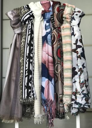 Розпродаж шарфів і хусток італія
