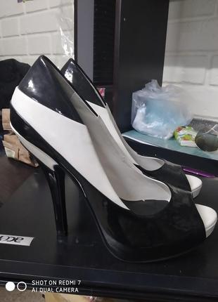 Туфли bcbg 37.5