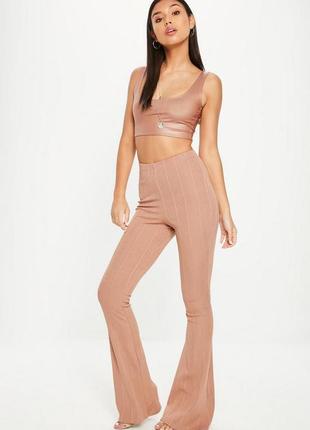 Бандажные пудровые брюки клеш от ко лена
