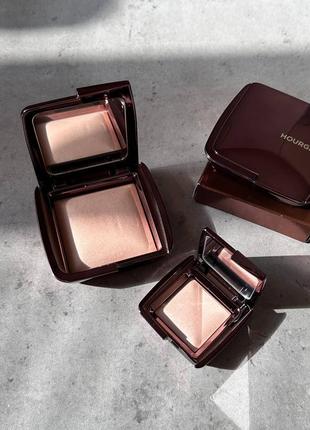 Пудра с эффектом сияния hourglass ambient lighting finishing powder dim light, полноразмерная