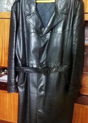 Чоловічий шкіряний плащ-пальто чорного кольору.1 фото