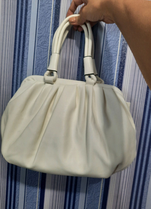 Кремова сумка.