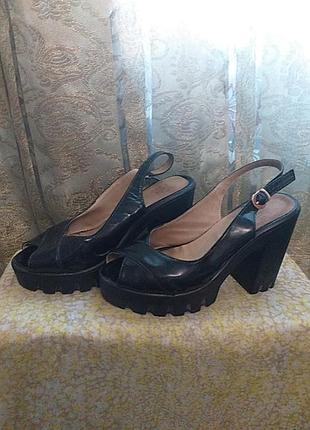 Босоножки. обувь. туфли