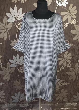 Стильне плаття в клітку