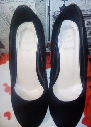 Продам замшеві чорні жіночі туфлі 36 розмір2 фото