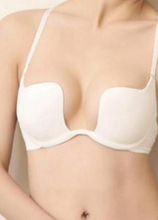 Бюсгальтер з глубоким вирізом